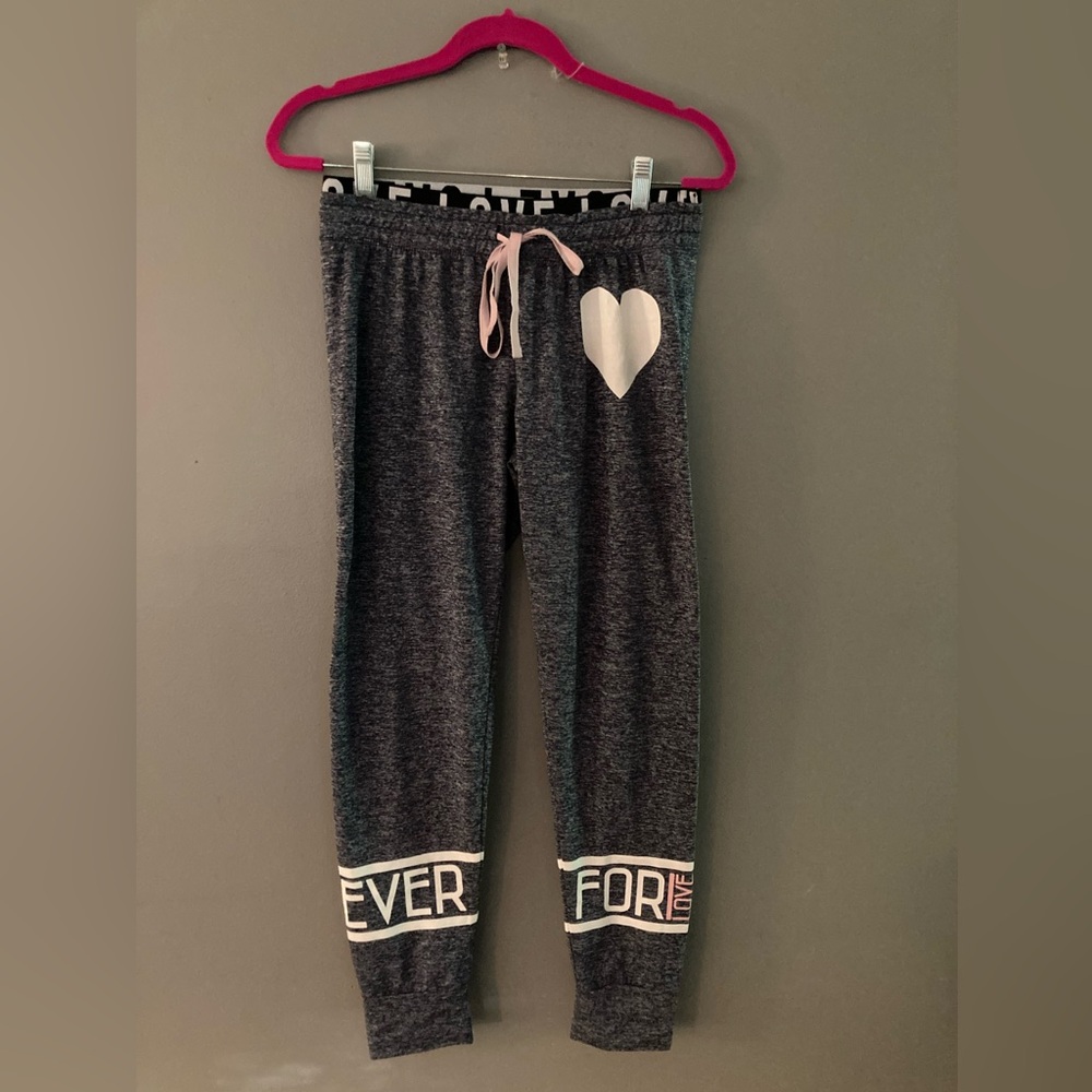 Like New! No Boundaries “Love Forever” Joggers